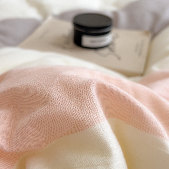 91家纺网 家纺一手货源 找家纺 宝士康家纺 2025新品10A抗菌无印风学生季春秋被/被芯/跨境/外贸 桃玉粉