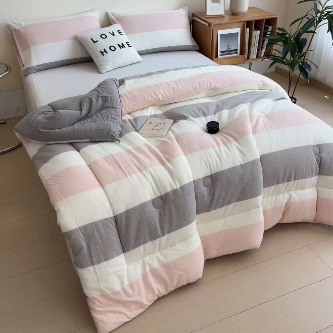 91家纺网 家纺一手货源 找家纺 宝士康家纺 2025新品10A抗菌无印风学生季春秋被/被芯/跨境/外贸 桃玉粉