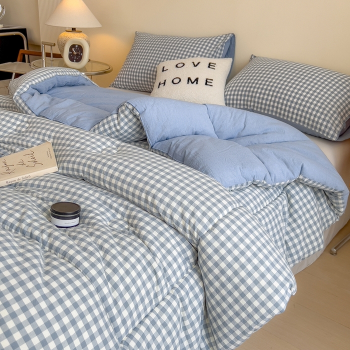 91家纺网 家纺一手货源 找家纺 宝士康家纺 2025新品10A抗菌无印风学生季春秋被/被芯/跨境/外贸 天蓝小格