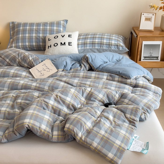 91家纺网 家纺一手货源 找家纺 宝士康家纺 2025新品10A抗菌无印风学生季春秋被/被芯/跨境/外贸 天蓝中格