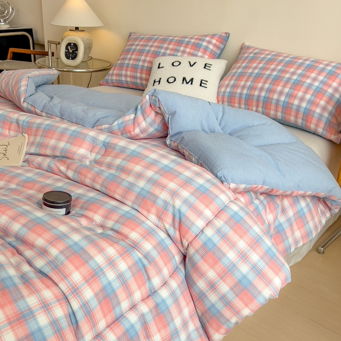 91家纺网 家纺一手货源 找家纺 宝士康家纺 2025新品10A抗菌无印风学生季春秋被/被芯/跨境/外贸 炫彩格