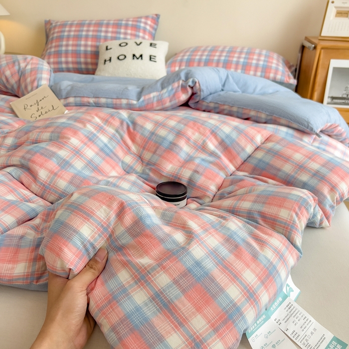 91家纺网 家纺一手货源 找家纺 宝士康家纺 2025新品10A抗菌无印风学生季春秋被/被芯/跨境/外贸 炫彩格