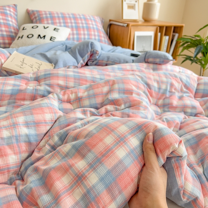 91家纺网 家纺一手货源 找家纺 宝士康家纺 2025新品10A抗菌无印风学生季春秋被/被芯/跨境/外贸 炫彩格