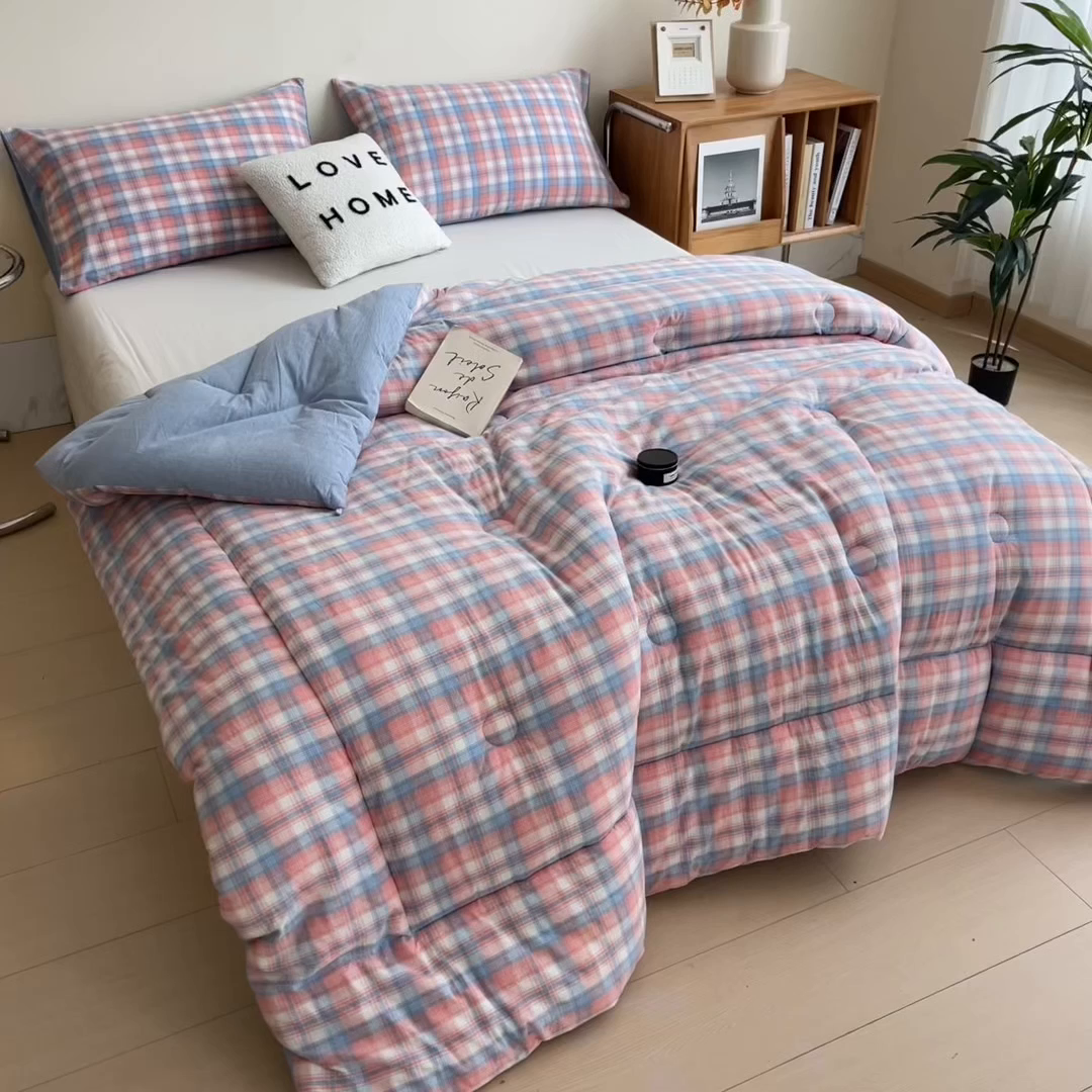 91家纺网 家纺一手货源 找家纺 宝士康家纺 2025新品10A抗菌无印风学生季春秋被/被芯/跨境/外贸 炫彩格