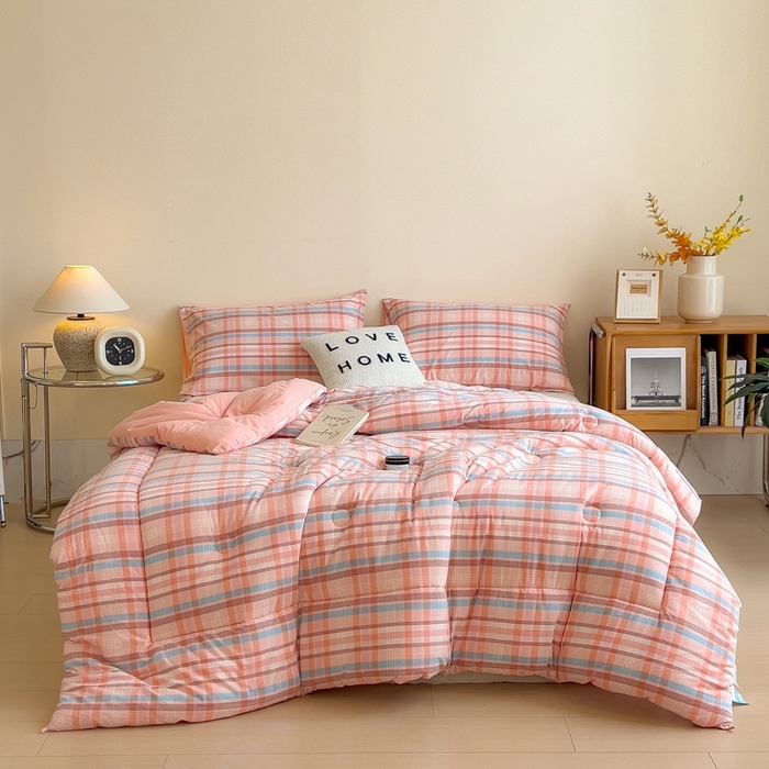 91家纺网 家纺一手货源 找家纺 宝士康家纺 2025新品10A抗菌无印风学生季春秋被/被芯/跨境/外贸 英伦粉