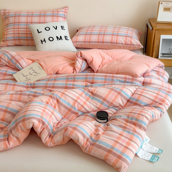 91家纺网 家纺一手货源 找家纺 宝士康家纺 2025新品10A抗菌无印风学生季春秋被/被芯/跨境/外贸 英伦粉