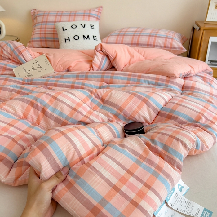 91家纺网 家纺一手货源 找家纺 宝士康家纺 2025新品10A抗菌无印风学生季春秋被/被芯/跨境/外贸 英伦粉