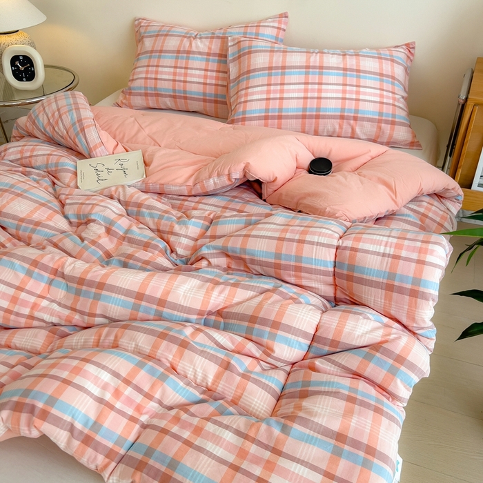 91家纺网 家纺一手货源 找家纺 宝士康家纺 2025新品10A抗菌无印风学生季春秋被/被芯/跨境/外贸 英伦粉