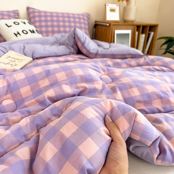 91家纺网 家纺一手货源 找家纺 宝士康家纺 2025新品10A抗菌无印风学生季春秋被/被芯/跨境/外贸 紫粉中格