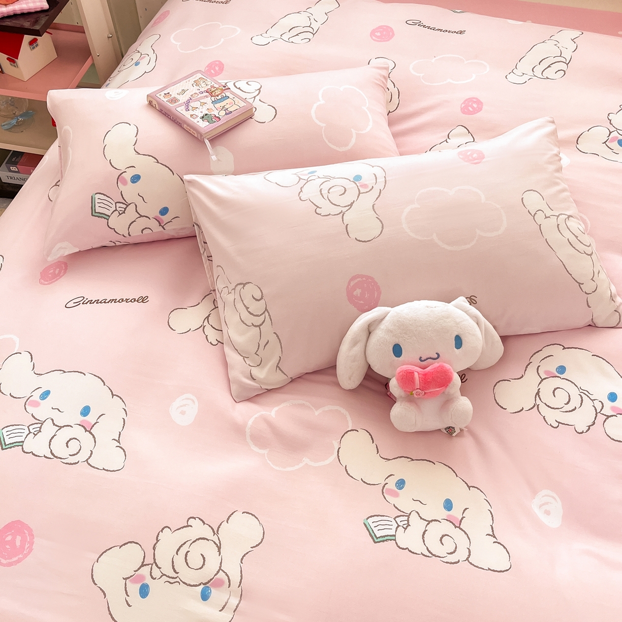91家纺网 家纺一手货源 找家纺 海岛哥哥 2025学生季新款超柔云朵棉正版三丽鸥四件套第二批-大床图 三丽鸥-软萌玉桂狗粉