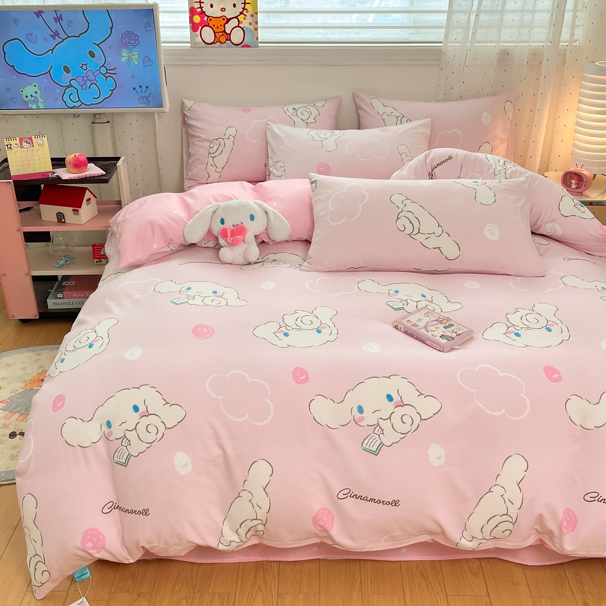 91家纺网 家纺一手货源 找家纺 海岛哥哥 2025学生季新款超柔云朵棉正版三丽鸥四件套第二批-大床图 三丽鸥-软萌玉桂狗粉