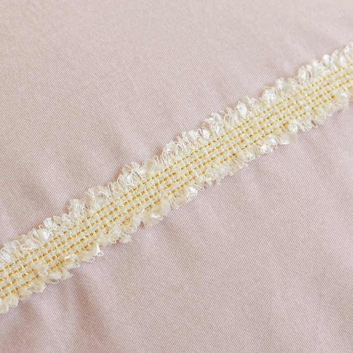 91家纺网 家纺一手货源 找家纺 巧玲珑 2025新款织带花边工艺款四件套-初夏铃兰 初夏铃兰-豆沙