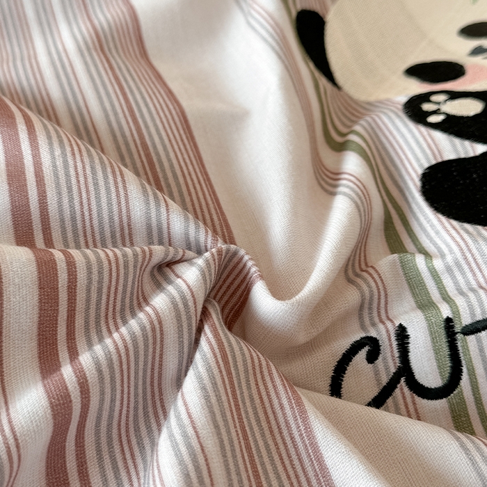 91家纺网 家纺一手货源 找家纺 帛美家纺 2025年新款全棉纯棉加厚绣花款磨毛四件套-萌小猫系列 萌小猫（彩条）