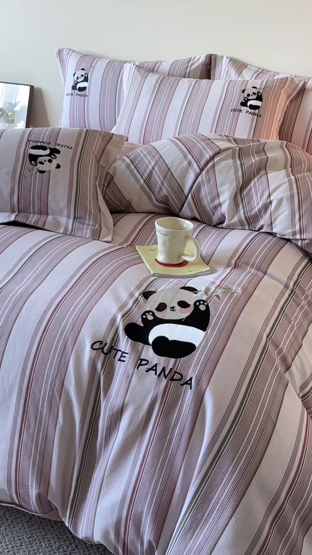 91家纺网 家纺一手货源 找家纺 帛美家纺 2025年新款全棉纯棉加厚绣花款磨毛四件套-萌小猫系列 萌小猫（彩条）