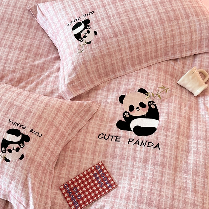 91家纺网 家纺一手货源 找家纺 帛美家纺 2025年新款全棉纯棉加厚绣花款磨毛四件套-萌小猫系列 萌小猫（粉格）