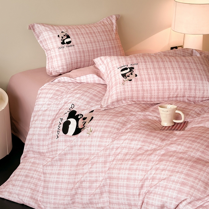 91家纺网 家纺一手货源 找家纺 帛美家纺 2025年新款全棉纯棉加厚绣花款磨毛四件套-萌小猫系列 萌小猫（粉格）