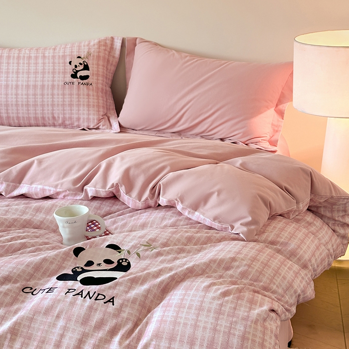 91家纺网 家纺一手货源 找家纺 帛美家纺 2025年新款全棉纯棉加厚绣花款磨毛四件套-萌小猫系列 萌小猫（粉格）