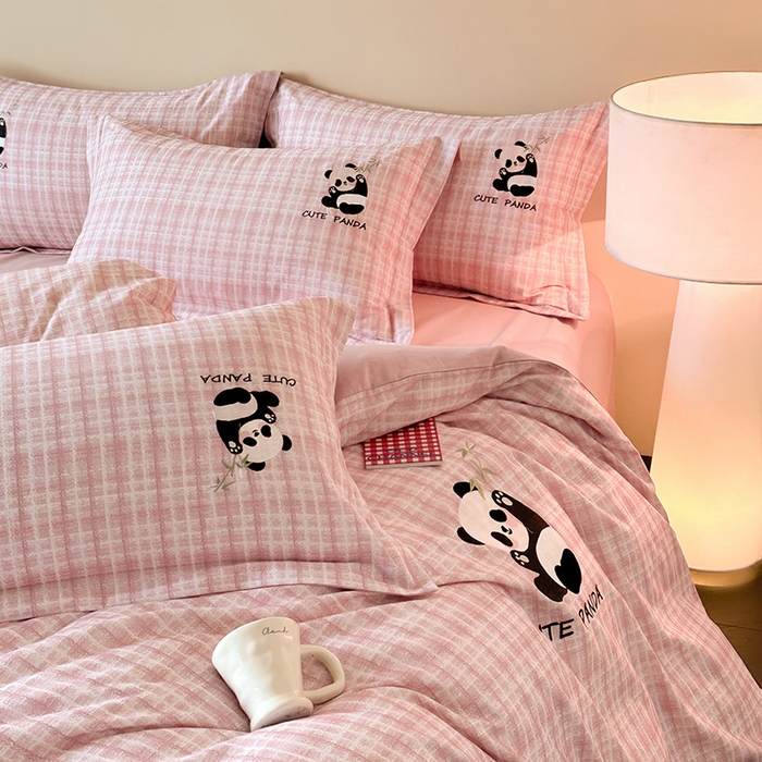 91家纺网 家纺一手货源 找家纺 帛美家纺 2025年新款全棉纯棉加厚绣花款磨毛四件套-萌小猫系列 萌小猫（粉格）