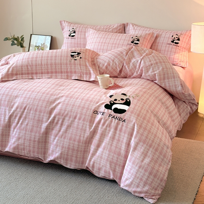 91家纺网 家纺一手货源 找家纺 帛美家纺 2025年新款全棉纯棉加厚绣花款磨毛四件套-萌小猫系列 萌小猫（粉格）