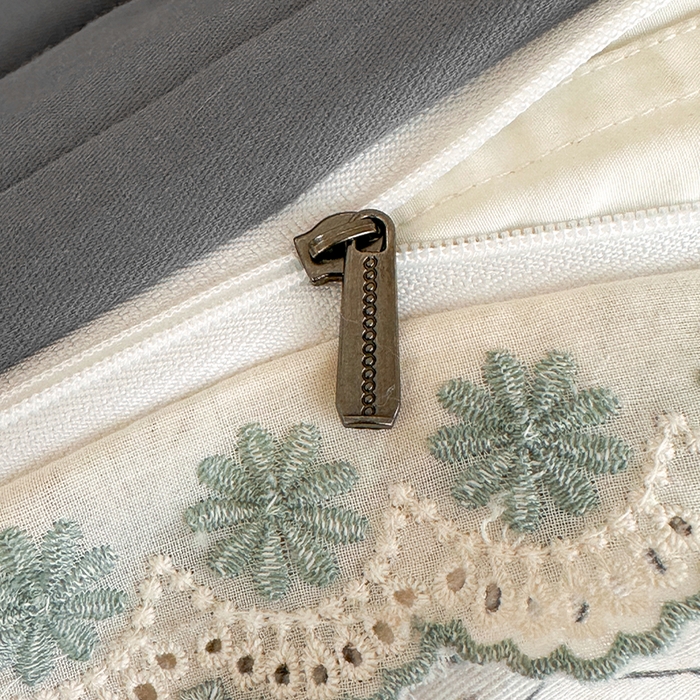 91家纺网 家纺一手货源 找家纺 帛美家纺 2025年新款全棉纯棉花边印花磨毛四件套 花禧-灰