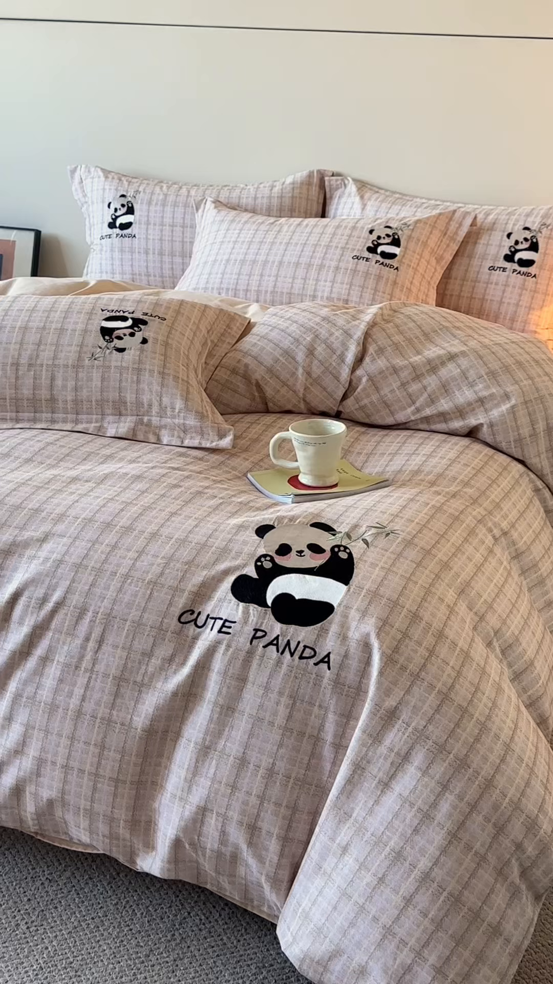 91家纺网 家纺一手货源 找家纺 帛美家纺 2025年新款全棉纯棉加厚绣花款磨毛四件套-萌小猫系列 萌小猫（灰格）