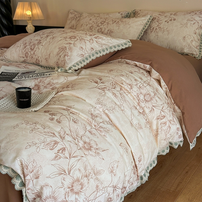 91家纺网 家纺一手货源 找家纺 帛美家纺 2025年新款全棉纯棉花边印花磨毛四件套 花禧-咖