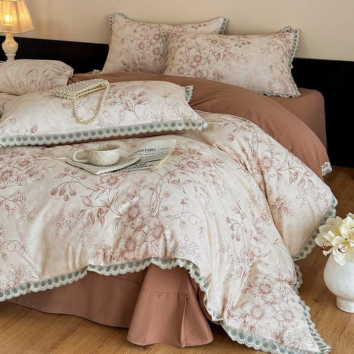 91家纺网 家纺一手货源 找家纺 帛美家纺 2025年新款全棉纯棉花边印花磨毛四件套 花禧-咖