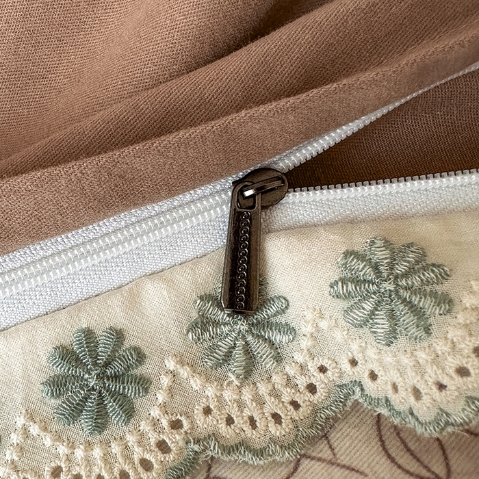 91家纺网 家纺一手货源 找家纺 帛美家纺 2025年新款全棉纯棉花边印花磨毛四件套 花禧-咖