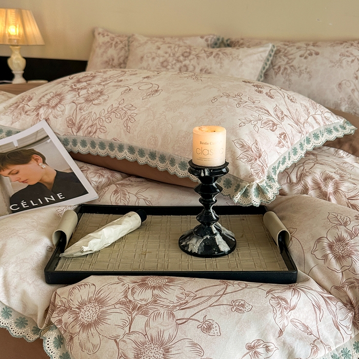 91家纺网 家纺一手货源 找家纺 帛美家纺 2025年新款全棉纯棉花边印花磨毛四件套 花禧-咖