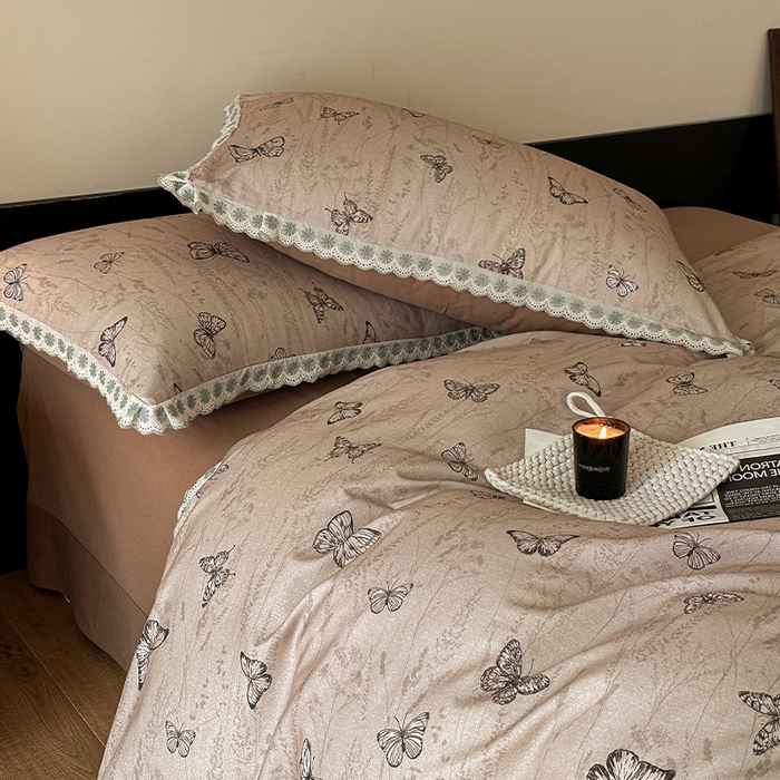 91家纺网 家纺一手货源 找家纺 帛美家纺 2025年新款全棉纯棉花边印花磨毛四件套 梦蝶