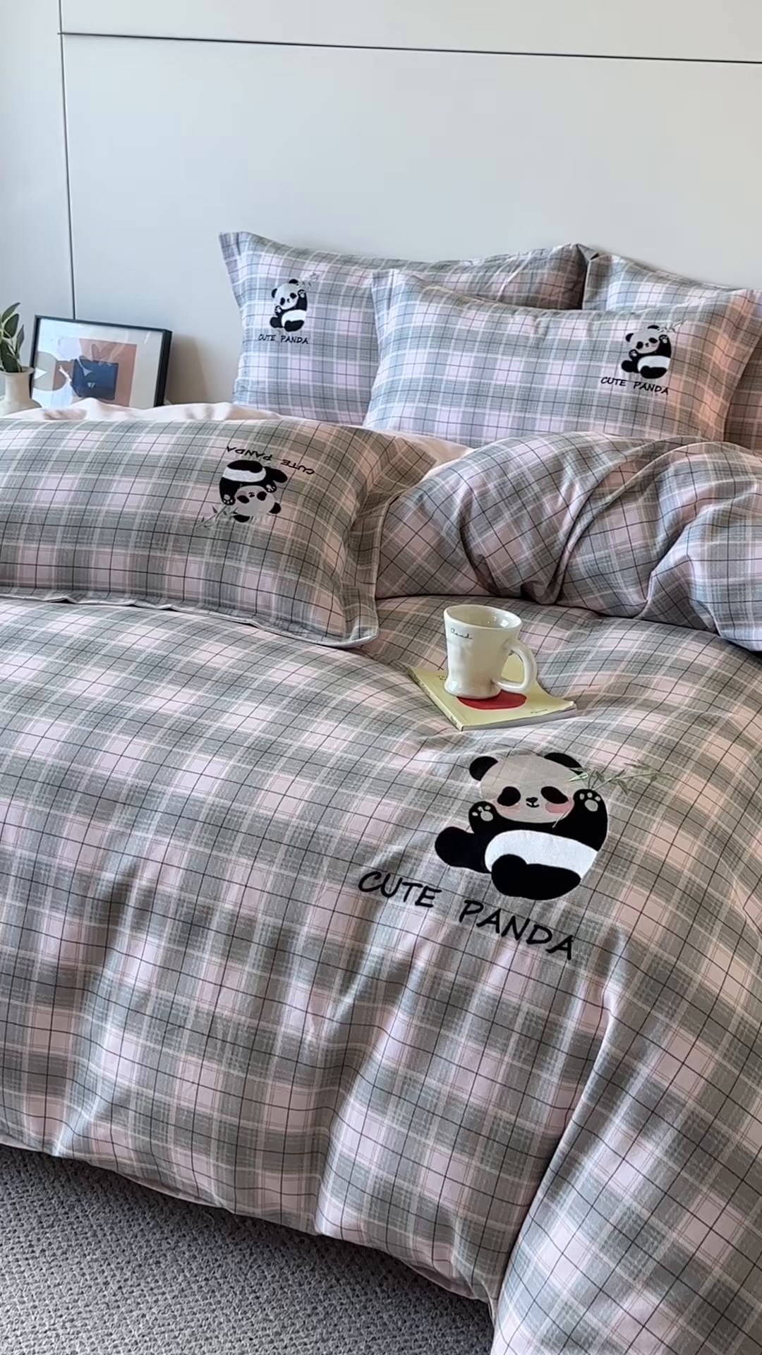 91家纺网 家纺一手货源 找家纺 帛美家纺 2025年新款全棉纯棉加厚绣花款磨毛四件套-萌小猫系列 萌小猫（绿格）