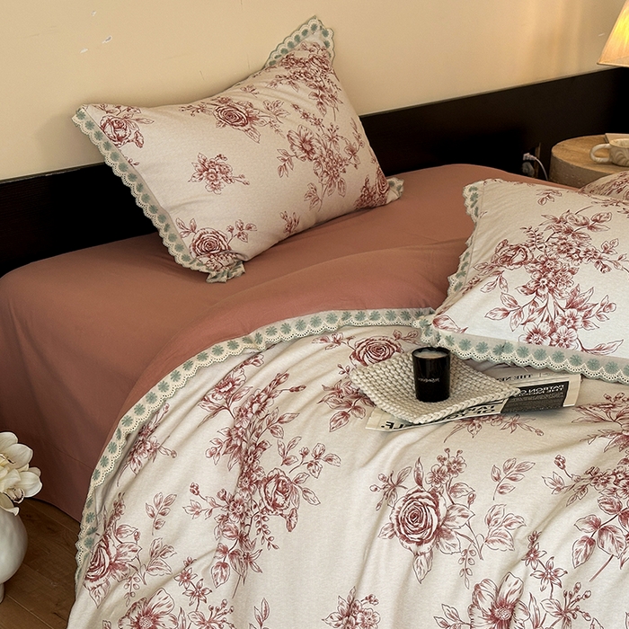 91家纺网 家纺一手货源 找家纺 帛美家纺 2025年新款全棉纯棉花边印花磨毛四件套 秘密花园-红