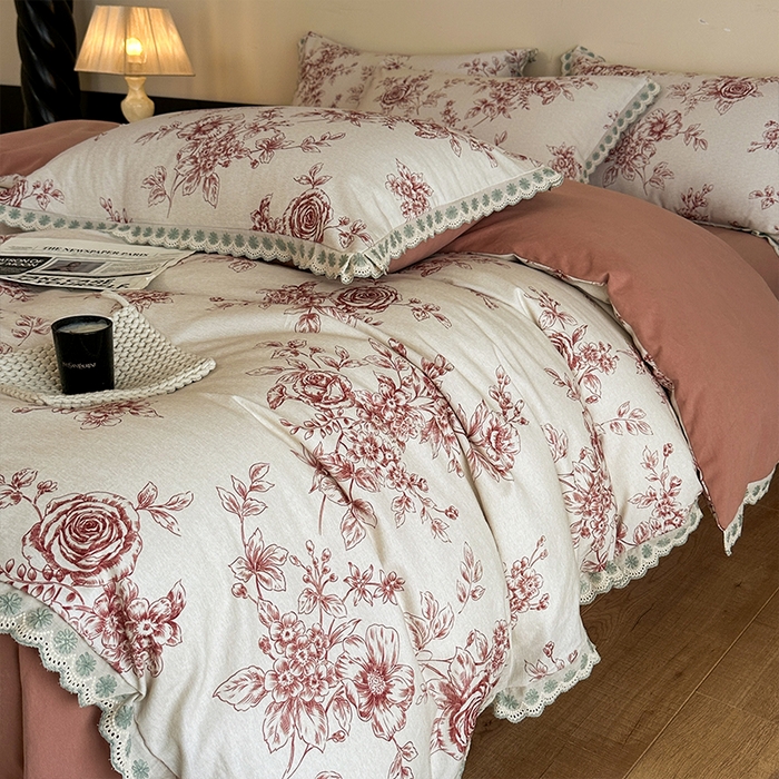 91家纺网 家纺一手货源 找家纺 帛美家纺 2025年新款全棉纯棉花边印花磨毛四件套 秘密花园-红