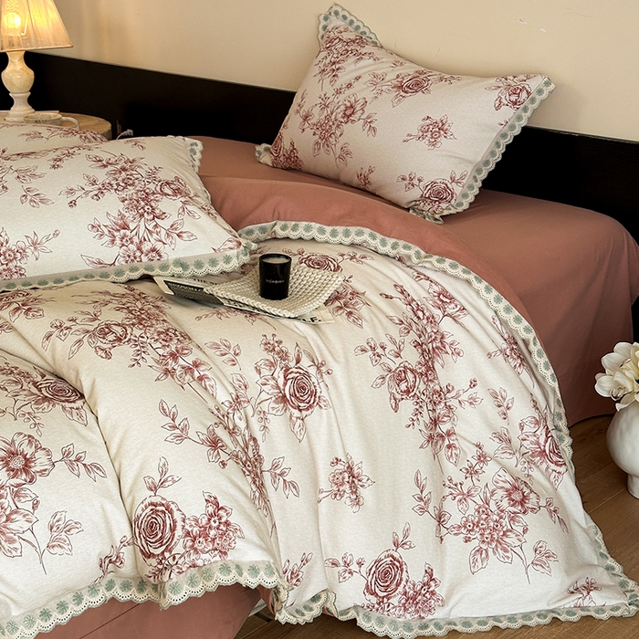 91家纺网 家纺一手货源 找家纺 帛美家纺 2025年新款全棉纯棉花边印花磨毛四件套 秘密花园-红