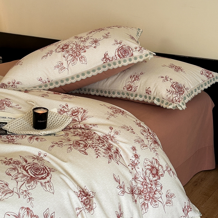 91家纺网 家纺一手货源 找家纺 帛美家纺 2025年新款全棉纯棉花边印花磨毛四件套 秘密花园-红