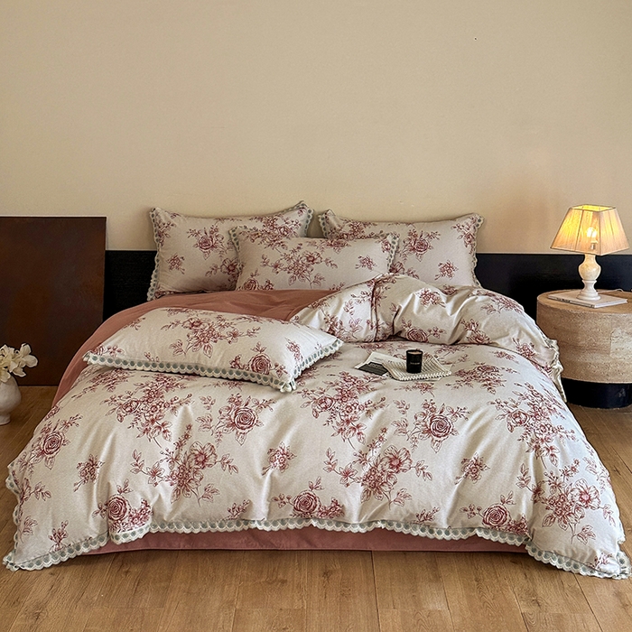 91家纺网 家纺一手货源 找家纺 帛美家纺 2025年新款全棉纯棉花边印花磨毛四件套 秘密花园-红