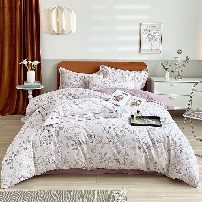 91家纺网 家纺一手货源 找家纺 启航家居 2025全棉小版印花精梳磨毛四件套 花藤粉