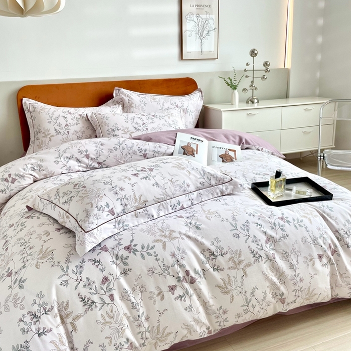 91家纺网 家纺一手货源 找家纺 启航家居 2025全棉小版印花精梳磨毛四件套 花藤粉