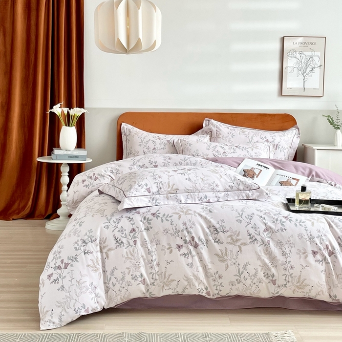 91家纺网 家纺一手货源 找家纺 启航家居 2025全棉小版印花精梳磨毛四件套 花藤粉