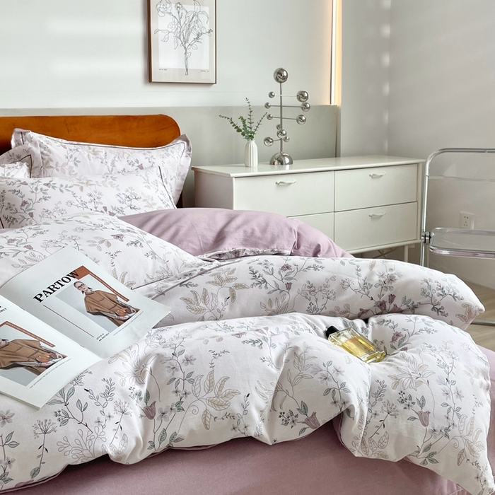 91家纺网 家纺一手货源 找家纺 启航家居 2025全棉小版印花精梳磨毛四件套 花藤粉