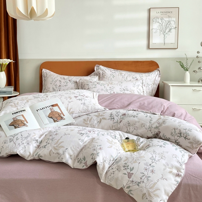 91家纺网 家纺一手货源 找家纺 启航家居 2025全棉小版印花精梳磨毛四件套 花藤粉