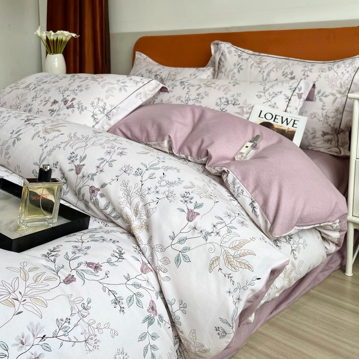 91家纺网 家纺一手货源 找家纺 启航家居 2025全棉小版印花精梳磨毛四件套 花藤粉