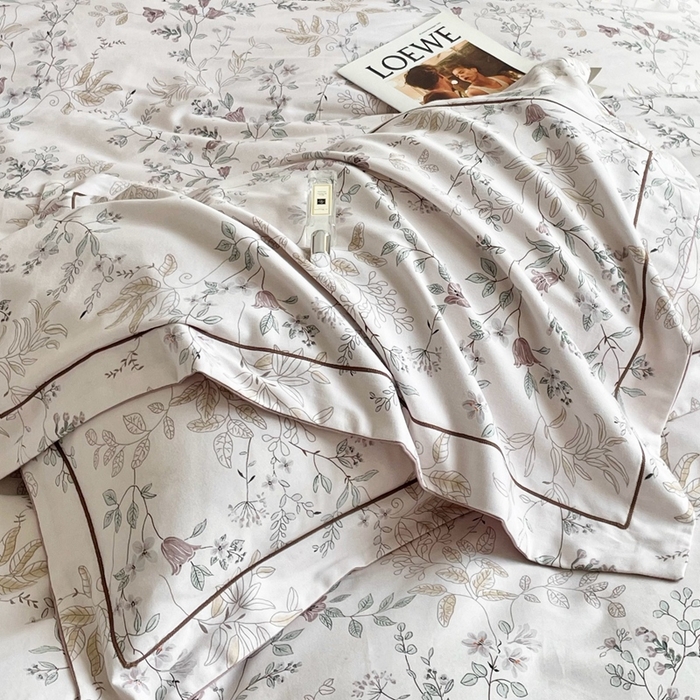 91家纺网 家纺一手货源 找家纺 启航家居 2025全棉小版印花精梳磨毛四件套 花藤粉