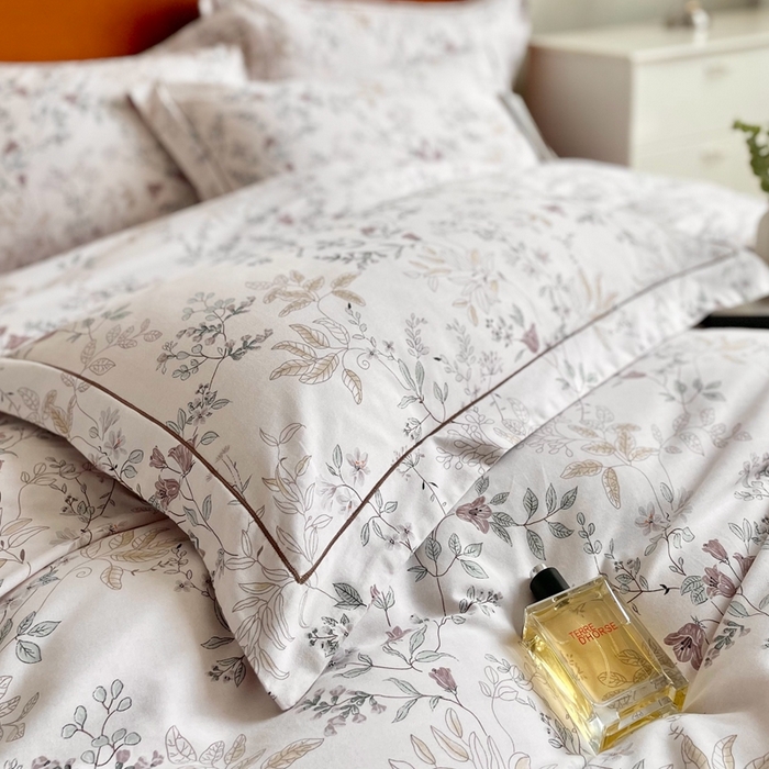 91家纺网 家纺一手货源 找家纺 启航家居 2025全棉小版印花精梳磨毛四件套 花藤粉