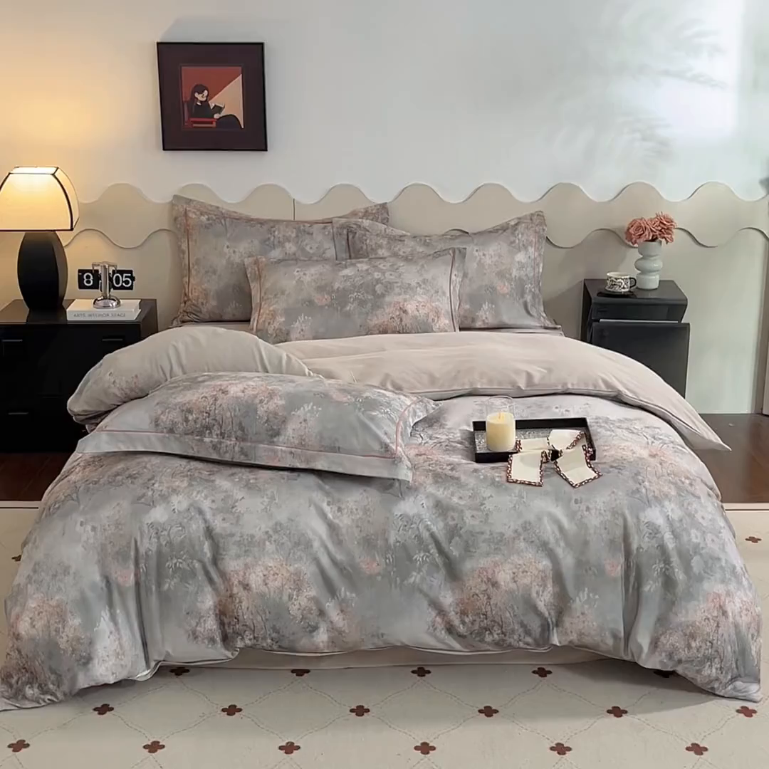 91家纺网 家纺一手货源 找家纺 启航家居 2025全棉小版印花精梳磨毛四件套 秋汐红