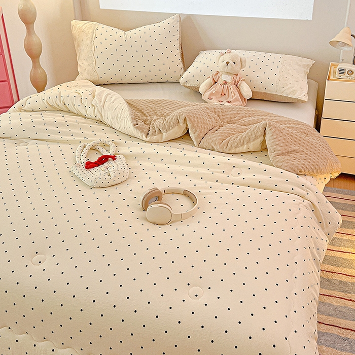 91家纺网 家纺一手货源 找家纺 Mata蔓塔家 2025新款云感针织全棉纯棉花边豆豆被冬被春秋被被子被芯 米波点