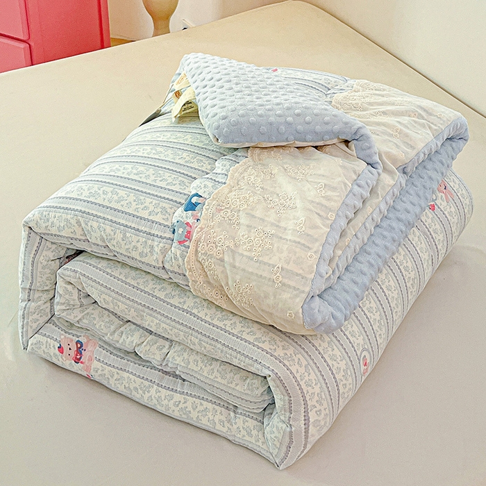 91家纺网 家纺一手货源 找家纺 Mata蔓塔家 2025新款云感针织全棉纯棉花边豆豆被冬被春秋被被子被芯 小象宝宝