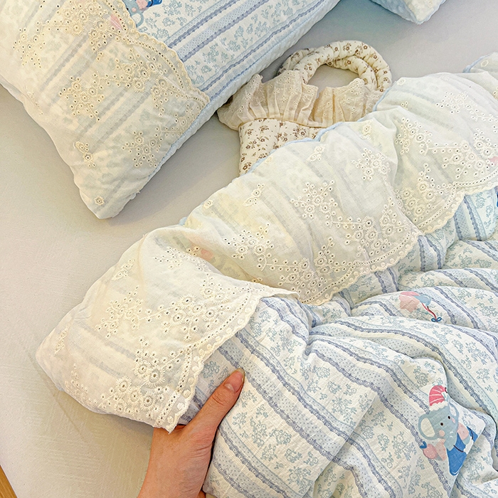 91家纺网 家纺一手货源 找家纺 Mata蔓塔家 2025新款云感针织全棉纯棉花边豆豆被冬被春秋被被子被芯 小象宝宝