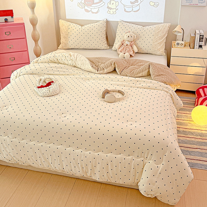 91家纺网 家纺一手货源 找家纺 Mata蔓塔家 2025新款云感针织全棉纯棉花边豆豆被冬被春秋被被子被芯 米波点