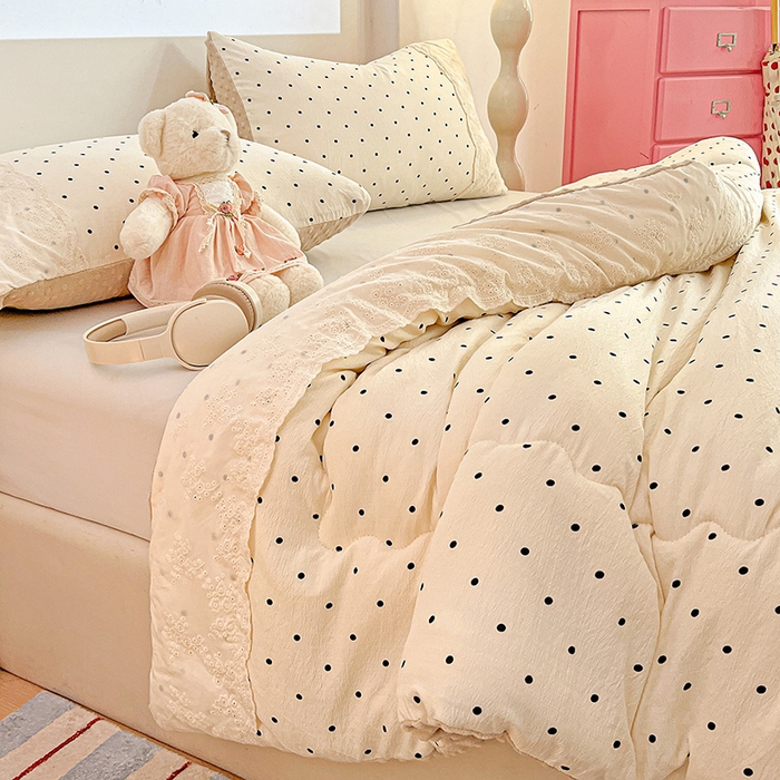 91家纺网 家纺一手货源 找家纺 Mata蔓塔家 2025新款云感针织全棉纯棉花边豆豆被冬被春秋被被子被芯 米波点